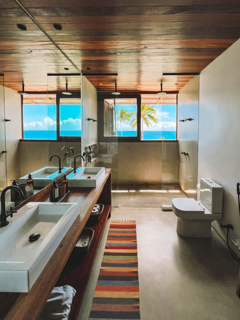 banheiro com vista mar Barracuda Suite hotel